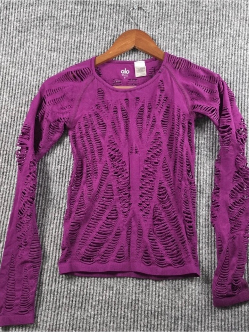 ALO Yoga Women’s Magenta Distressed Long Sleeve Top